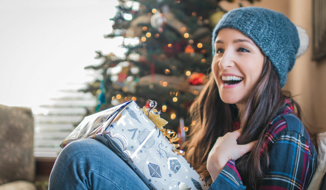 10 Holiday Gifts for College Students Looking for Internships or Jobs